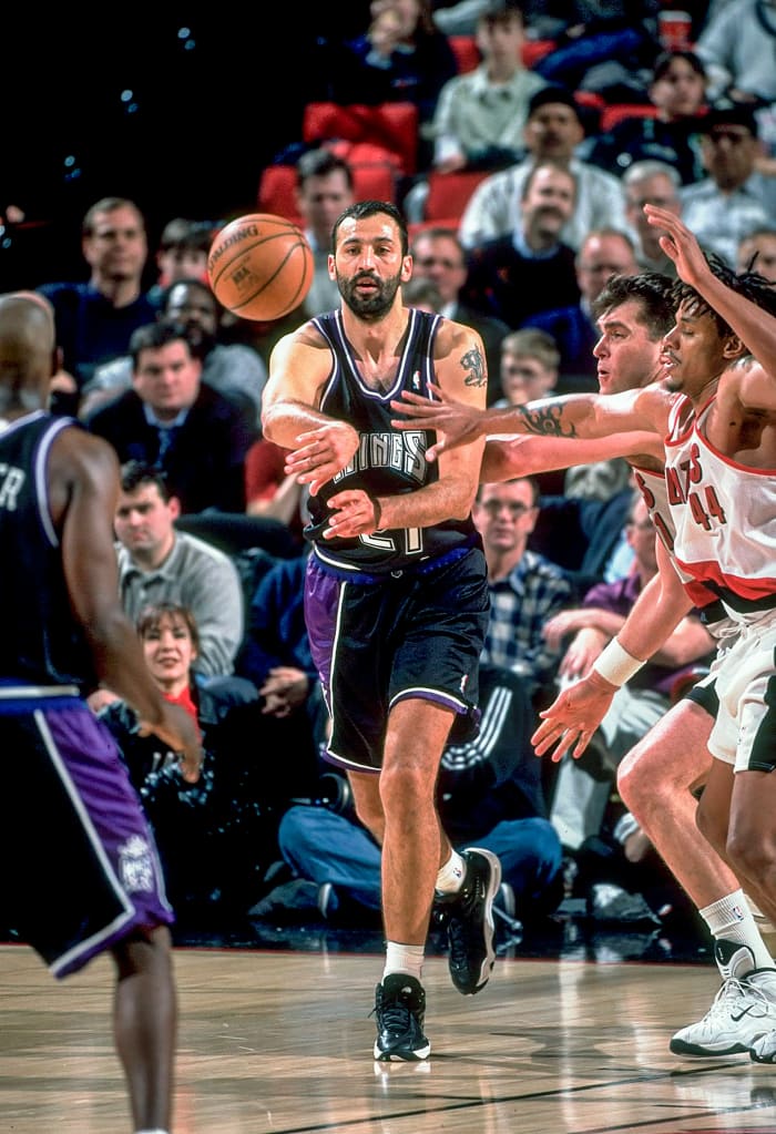 Divac with the Kings.